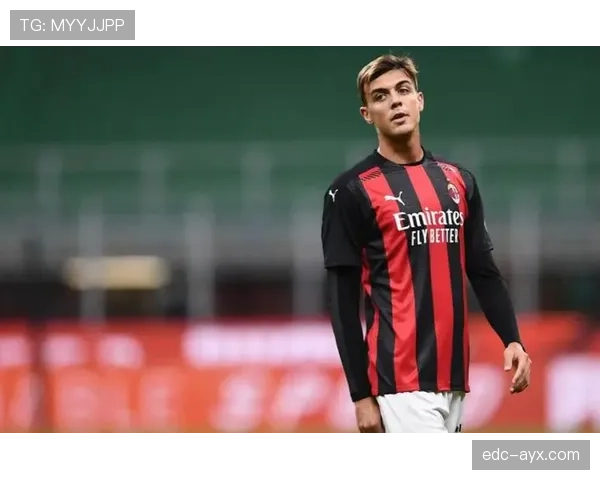 马尔蒂尼的传球视野如何重塑现代足球战术思维与未来趋势 马尔蒂尼的传球视野如何重塑现代足球战术思维与未来趋势