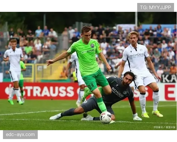 波尔图队在逆转胜利中的表现稳健，展现出强大的团队韧性与竞争力