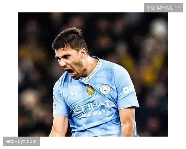 曼城中场核心罗德里近期表现稳健,持续提升球队攻防转换效率