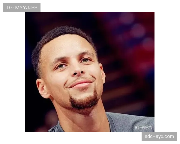 无球切入为库里拉开空间，效率较去年提升