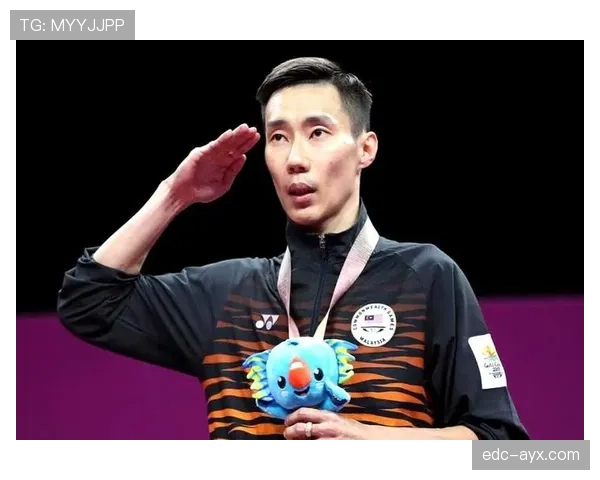 李宗伟赛场上严肃脸，生活中竟然这么会搞怪？